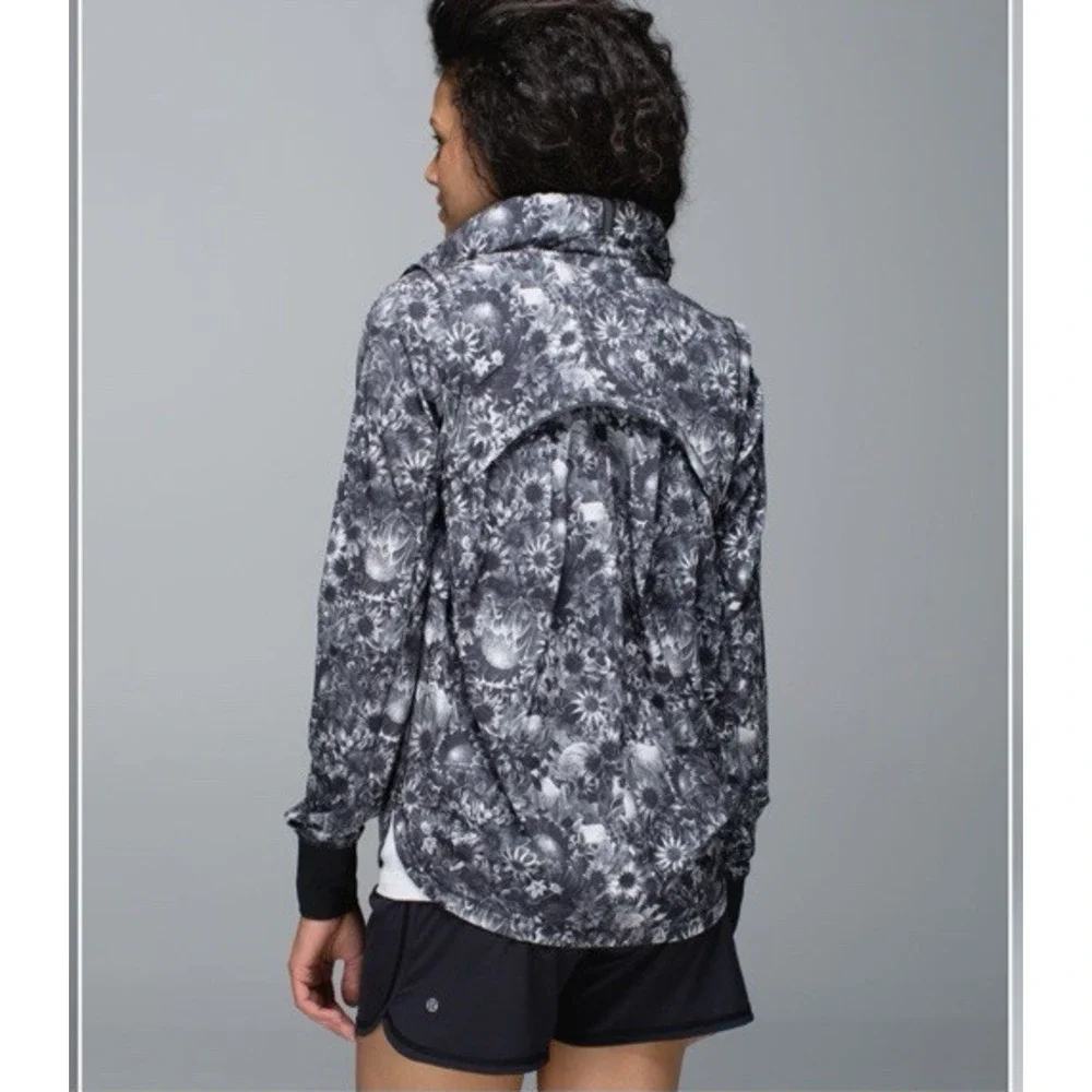 Lululemon Bring Back The Track‎ Jacket Womens 4 Flowabunga Black Grey Angel Wing